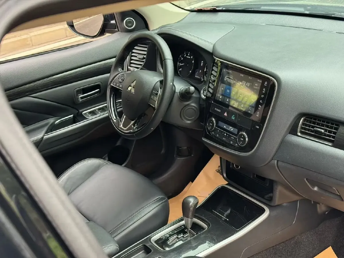 2020 Mitsubishi Outlander 2.0L 166HP L4 CVT,autocango,china used car exporter,china ev exporter,chinese used car exporter,chinese used ev exporter