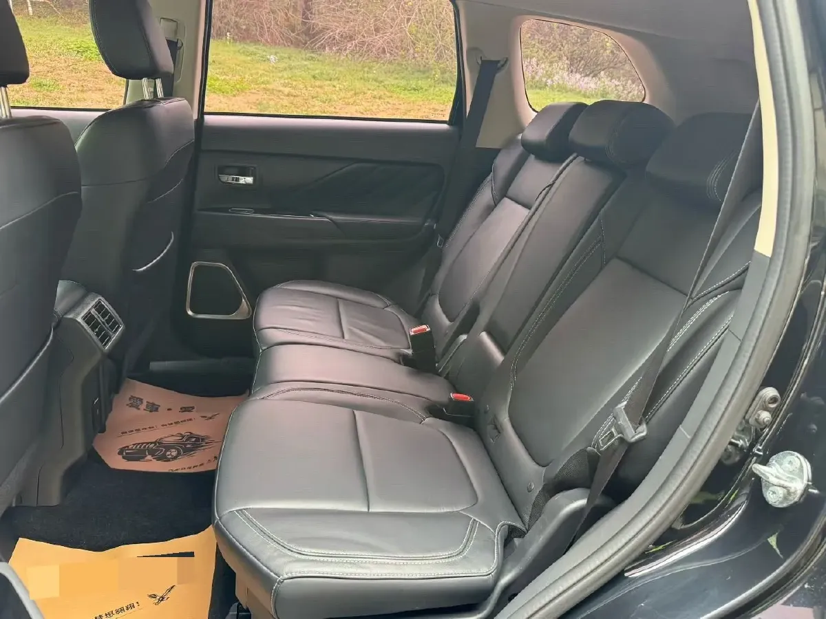 2020 Mitsubishi Outlander 2.0L 166HP L4 CVT,autocango,china used car exporter,china ev exporter,chinese used car exporter,chinese used ev exporter