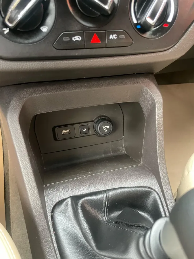 2021 Yema SiPaiKa 1.5L 109HP L4 5MT,autocango,china used car exporter,china ev exporter,chinese used car exporter,chinese used ev exporter