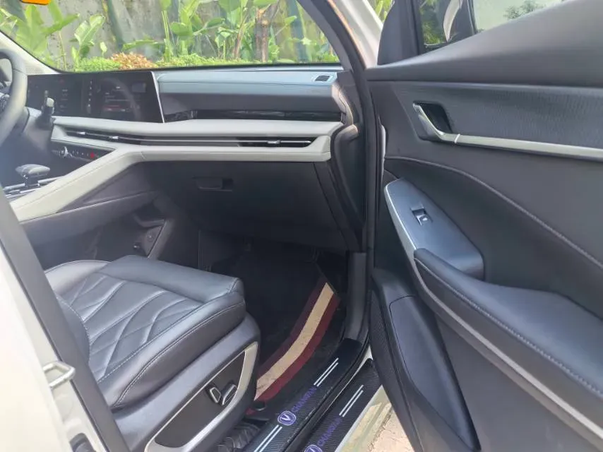 2024 ChangAn CS75 Plus 1.5T 188HP L4 8AT,autocango,china used car exporter,china ev exporter,chinese used car exporter,chinese used ev exporter