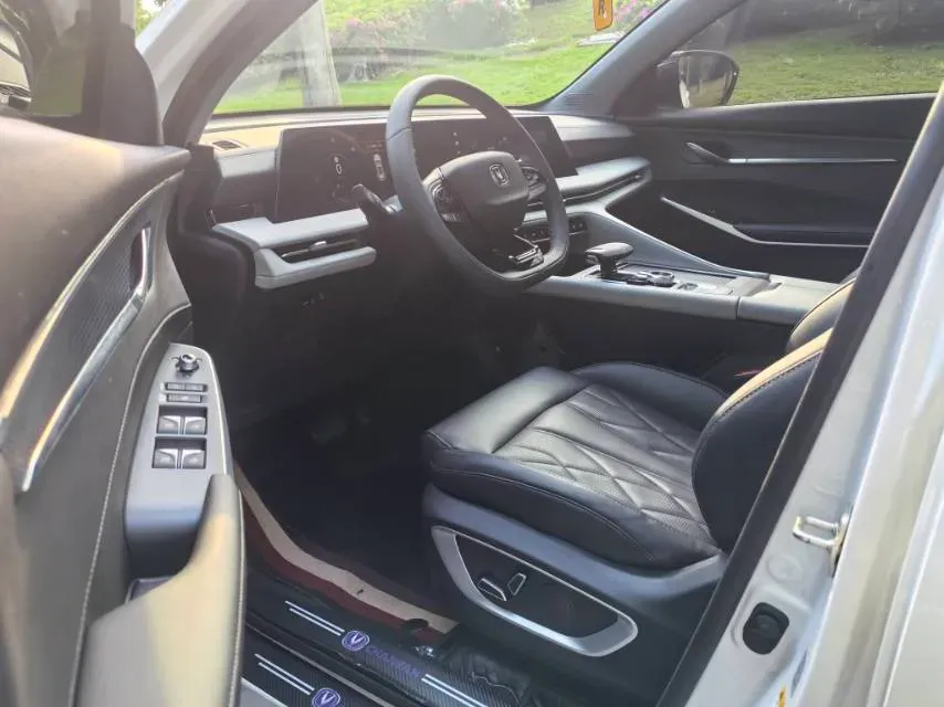 2024 ChangAn CS75 Plus 1.5T 188HP L4 8AT,autocango,china used car exporter,china ev exporter,chinese used car exporter,chinese used ev exporter