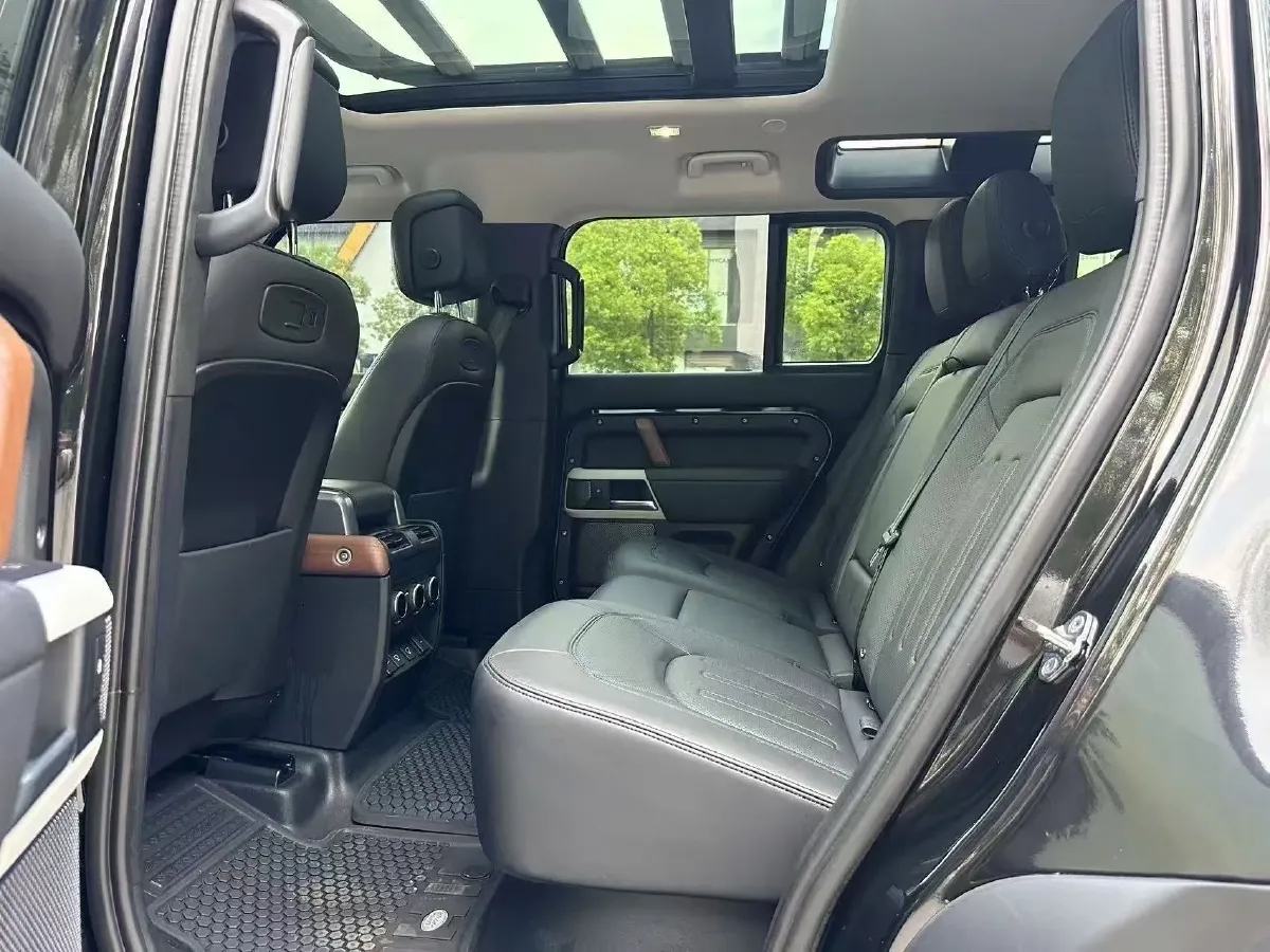 2022 Land Rover Defender 3.0T 400HP L6 8AT,autocango,china used car exporter,china ev exporter,chinese used car exporter,chinese used ev exporter