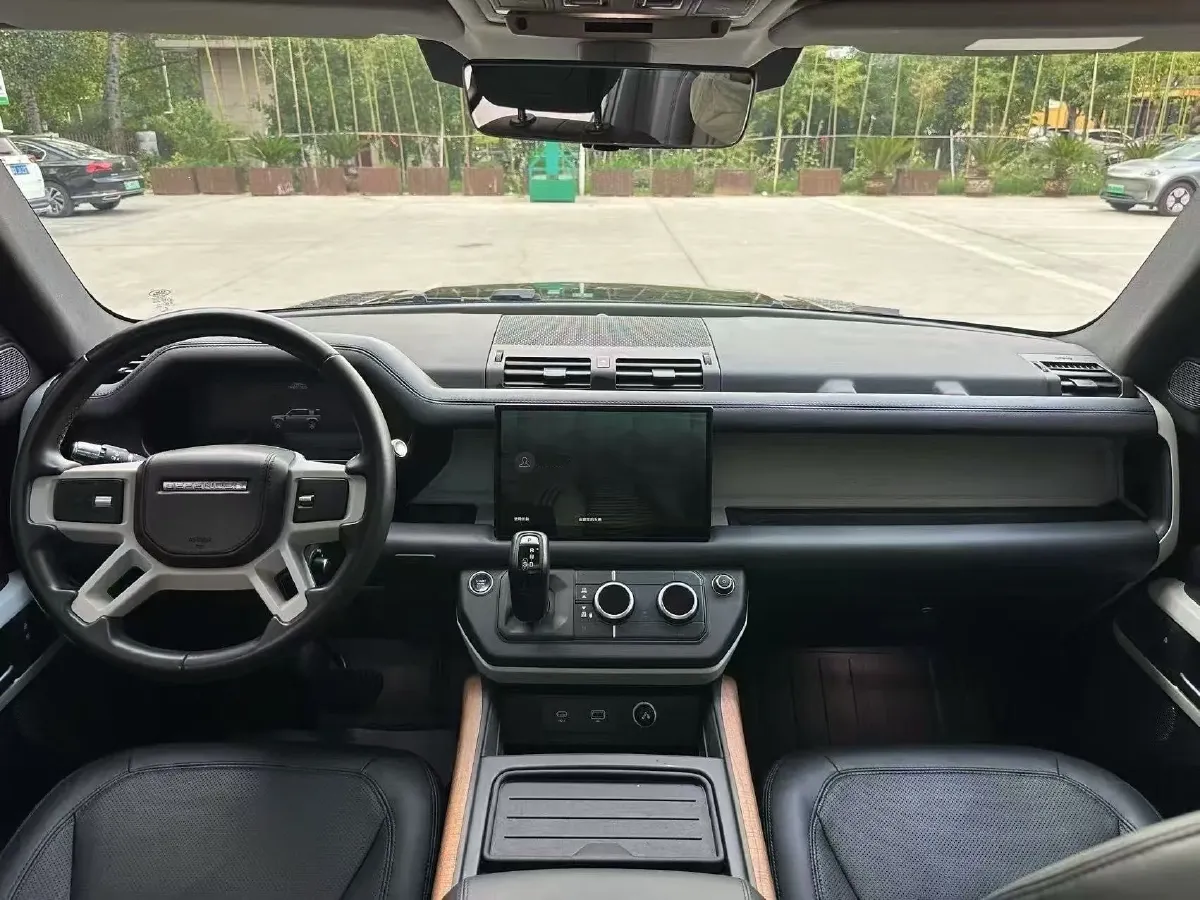 2022 Land Rover Defender 3.0T 400HP L6 8AT,autocango,china used car exporter,china ev exporter,chinese used car exporter,chinese used ev exporter