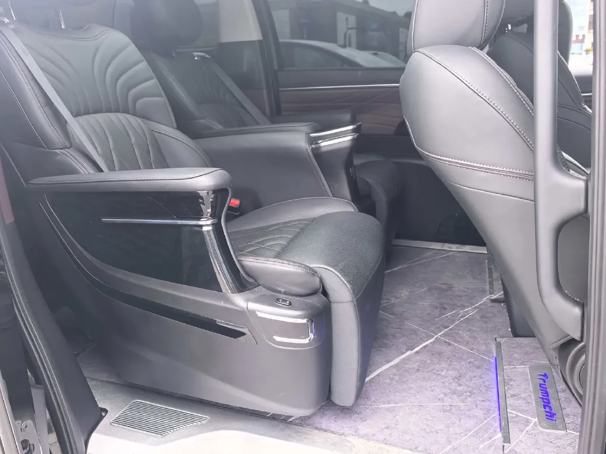 2024 GAC Trumpchi M8 2.0T 252HP L4 8AT,autocango,china used car exporter,china ev exporter,chinese used car exporter,chinese used ev exporter