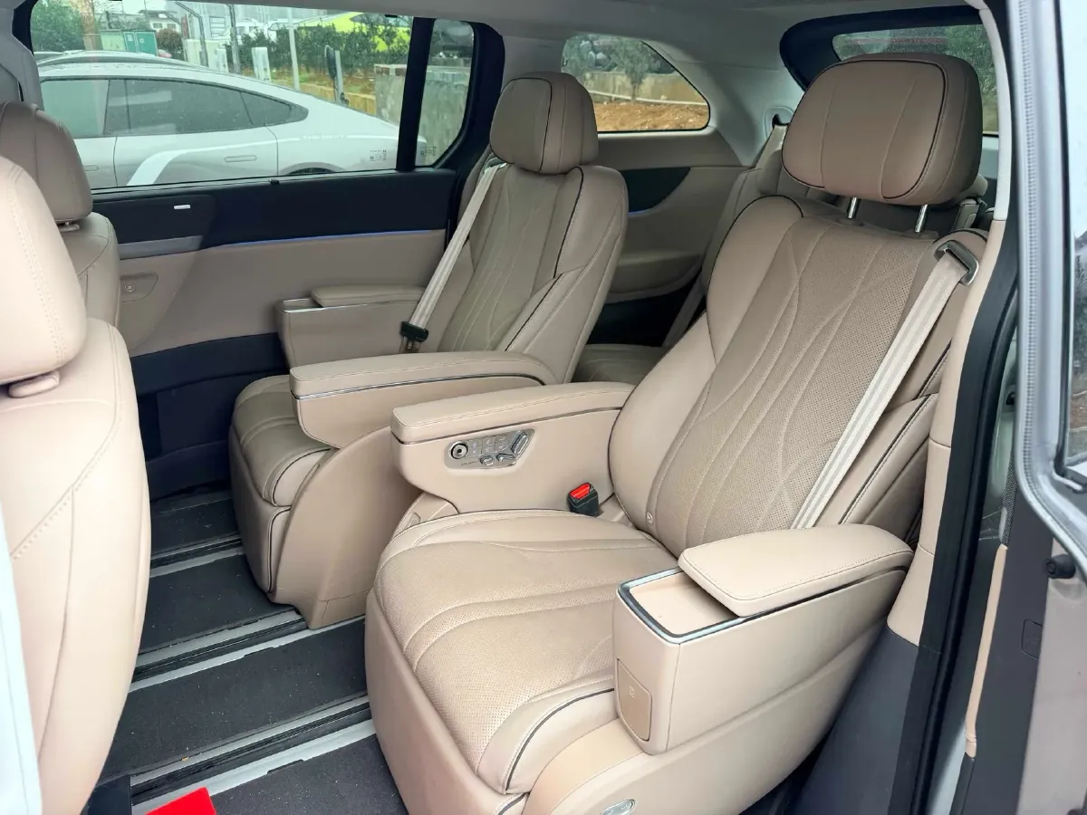 2025 Xpeng X9 BEV,autocango,china used car exporter,china ev exporter,chinese used car exporter,chinese used ev exporter