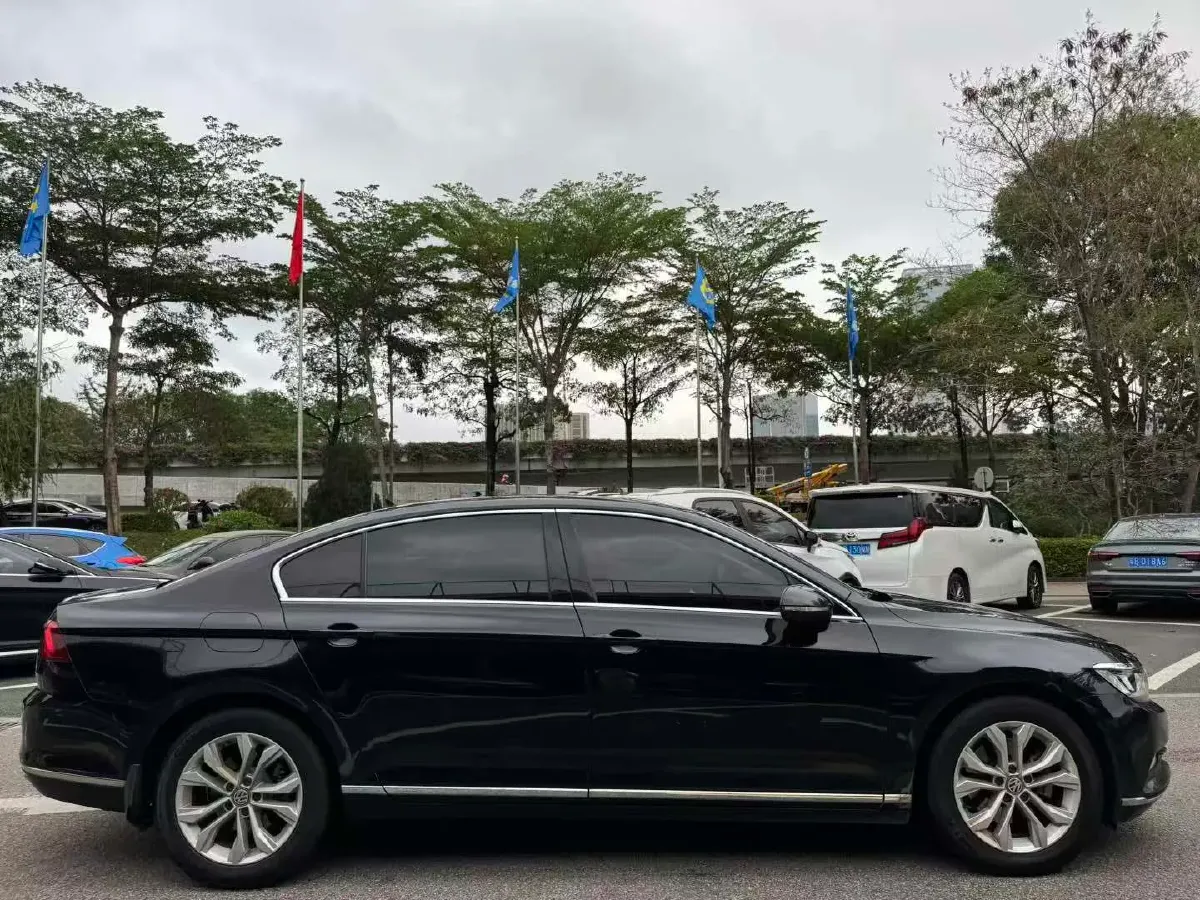 2019 Volkswagen Magotan 2.0T 186HP L4 7DCT,autocango,china used car exporter,china ev exporter,chinese used car exporter,chinese used ev exporter