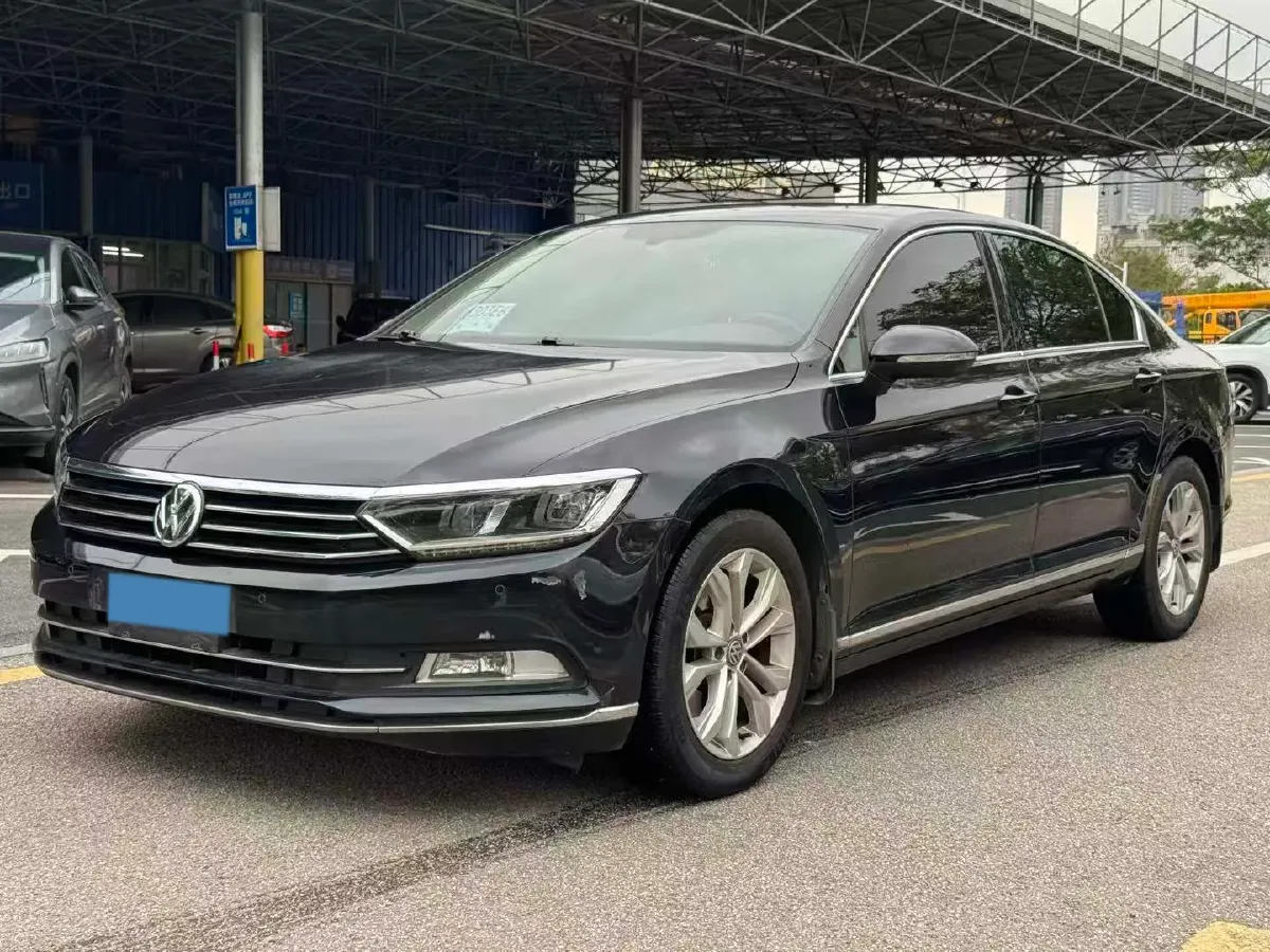 2019 Volkswagen Magotan 2.0T 186HP L4 7DCT,autocango,china used car exporter,china ev exporter,chinese used car exporter,chinese used ev exporter
