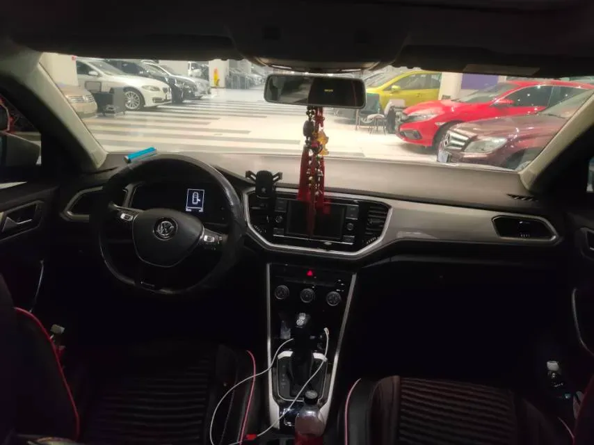 2020 Volkswagen T-Roc 1.4T 131HP L4 7DCT,autocango,china used car exporter,china ev exporter,chinese used car exporter,chinese used ev exporter