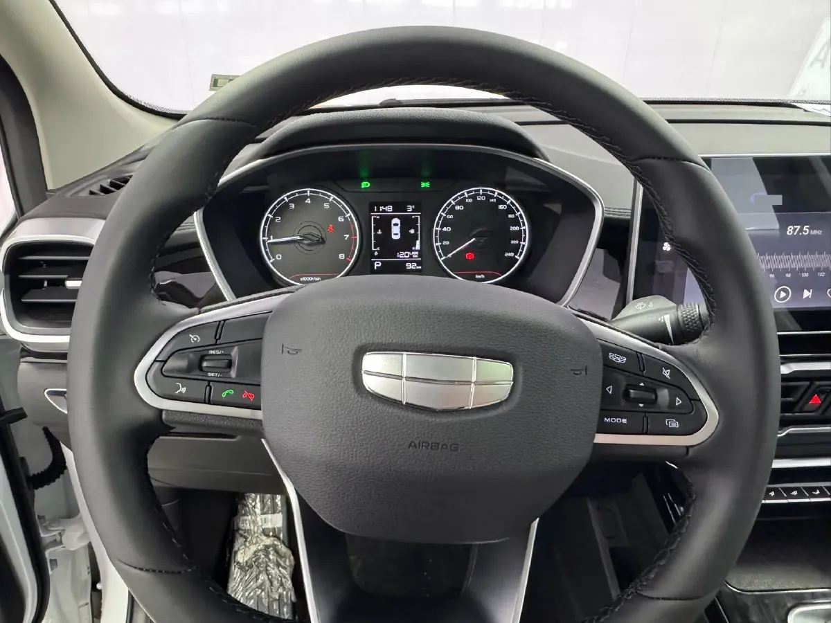 2025 Geely Coolray 1.5L 126HP L4 CVT,autocango,china used car exporter,china ev exporter,chinese used car exporter,chinese used ev exporter