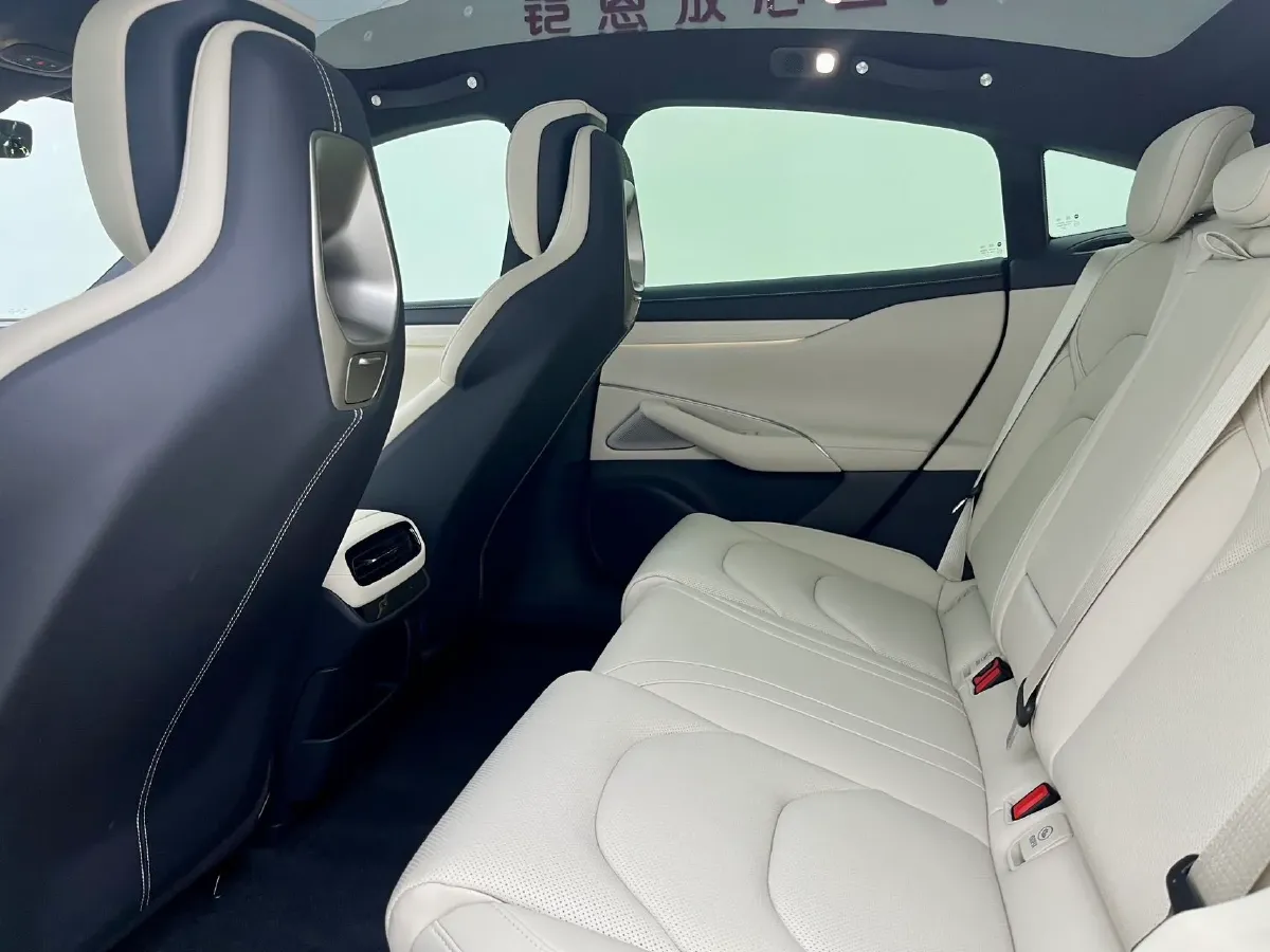 2024 MI SU7 BEV 101KWH,autocango,china used car exporter,china ev exporter,chinese used car exporter,chinese used ev exporter