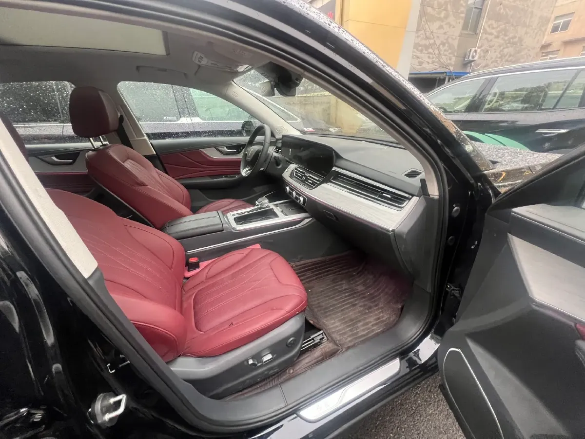 2025 HongQi HS5 2.0T 252HP L4 8AT,autocango,china used car exporter,china ev exporter,chinese used car exporter,chinese used ev exporter