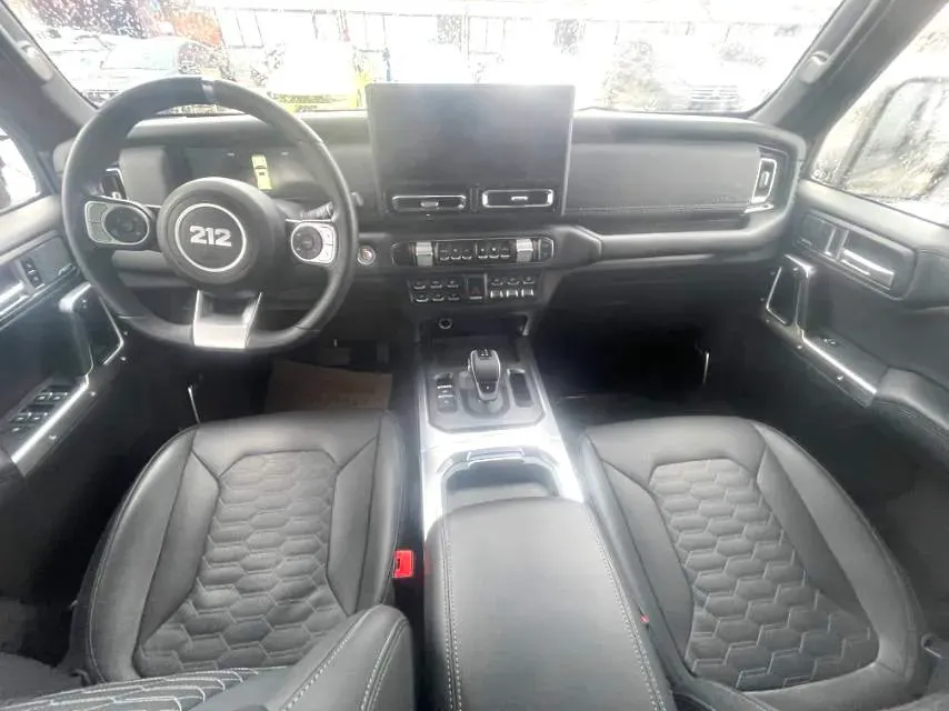 2024 212 212 T01 2.0T 252HP L4 8AT,autocango,china used car exporter,china ev exporter,chinese used car exporter,chinese used ev exporter