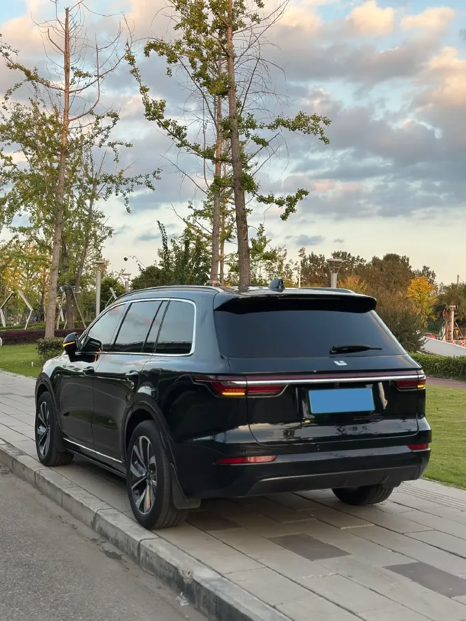 2021 Li ONE Range Extended 131HP REEV 40.5KWH,autocango,china used car exporter,china ev exporter,chinese used car exporter,chinese used ev exporter