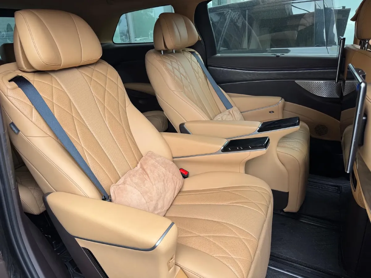 2025 Denza D9 1.5T 156HP L4 E-CVT PHEV 40KWH,autocango,china used car exporter,china ev exporter,chinese used car exporter,chinese used ev exporter