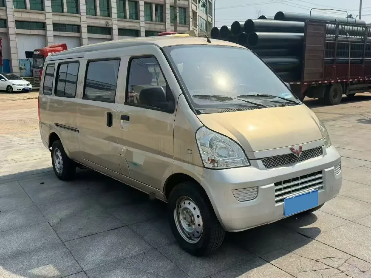 2021 WuLing RongGuang 1.5L 99HP L4 5MT,autocango,china used car exporter,china ev exporter,chinese used car exporter,chinese used ev exporter