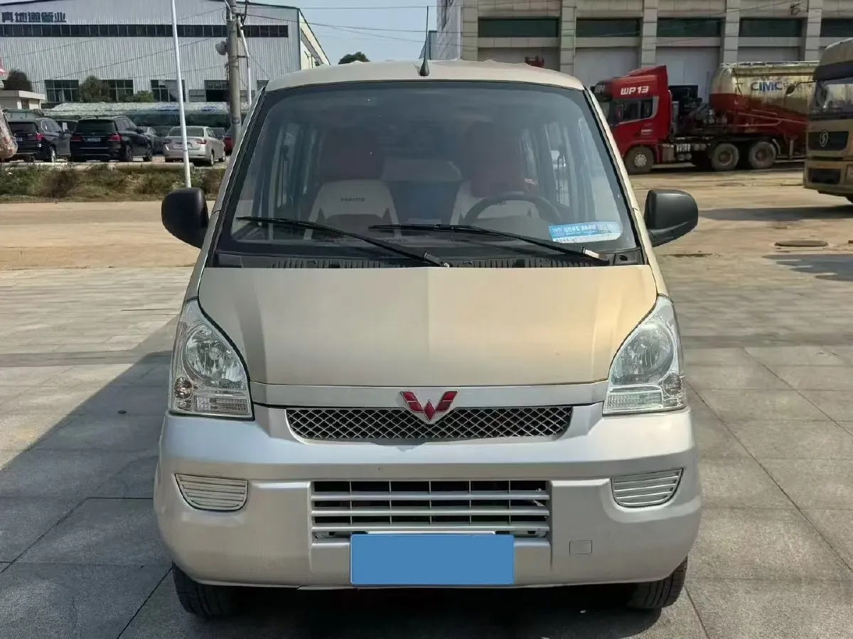 2021 WuLing RongGuang 1.5L 99HP L4 5MT,autocango,china used car exporter,china ev exporter,chinese used car exporter,chinese used ev exporter