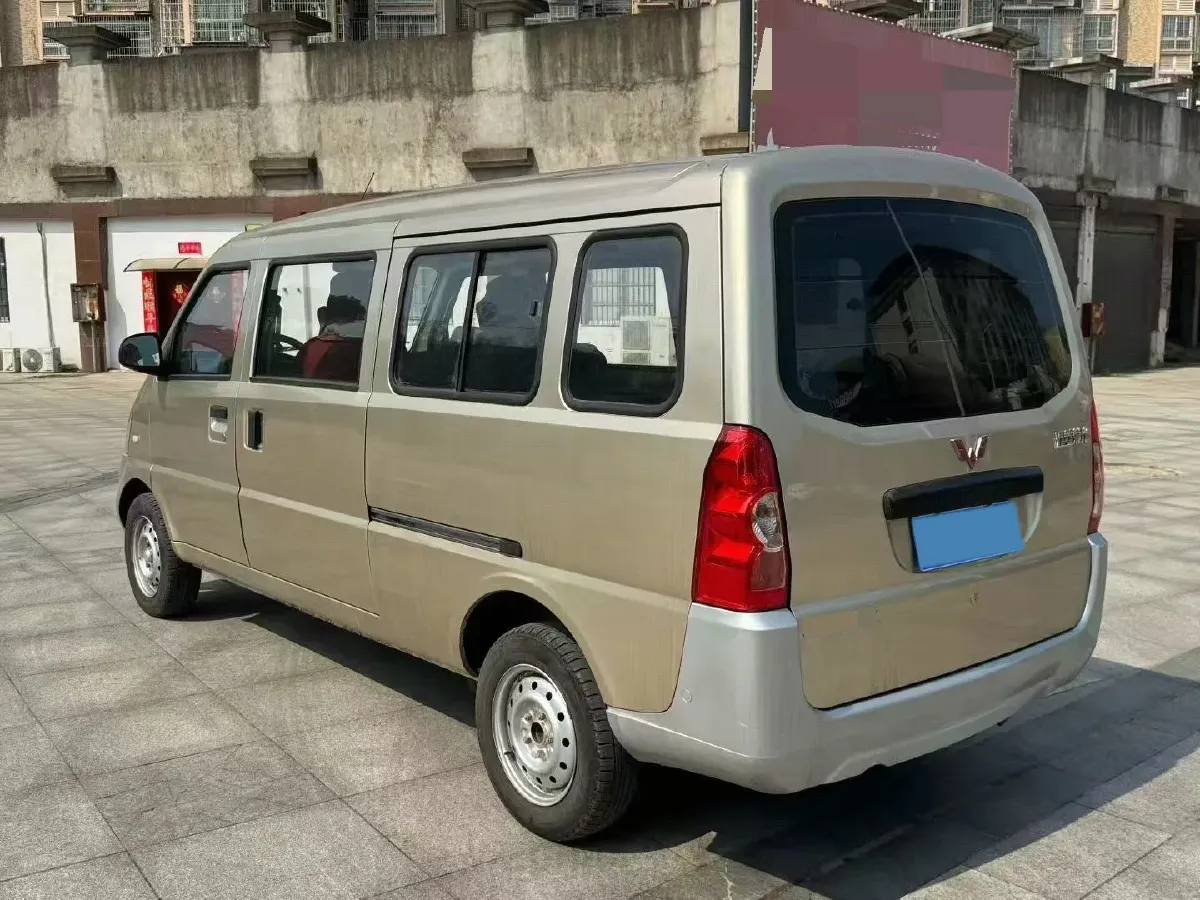 2021 WuLing RongGuang 1.5L 99HP L4 5MT,autocango,china used car exporter,china ev exporter,chinese used car exporter,chinese used ev exporter