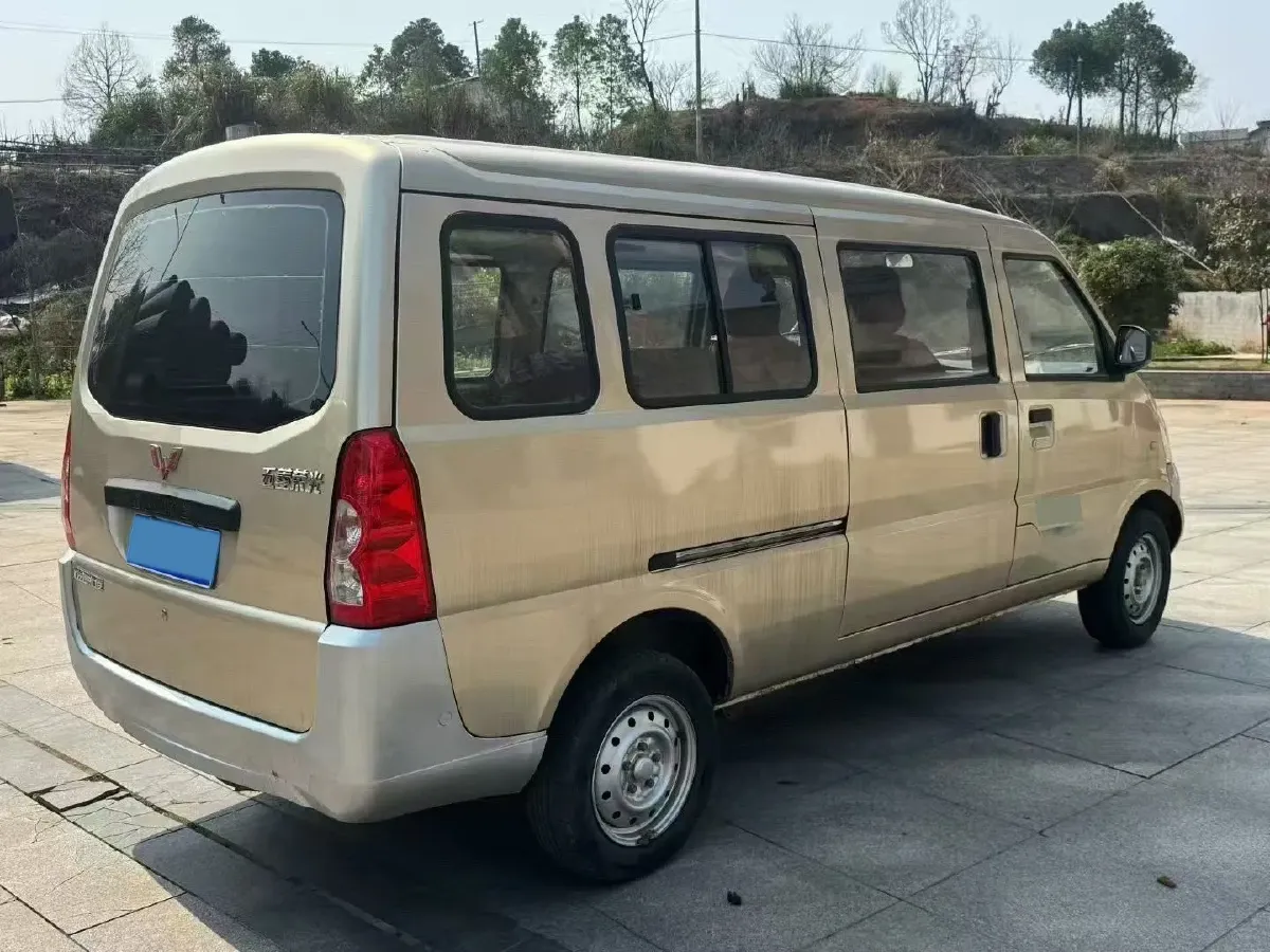 2021 WuLing RongGuang 1.5L 99HP L4 5MT,autocango,china used car exporter,china ev exporter,chinese used car exporter,chinese used ev exporter