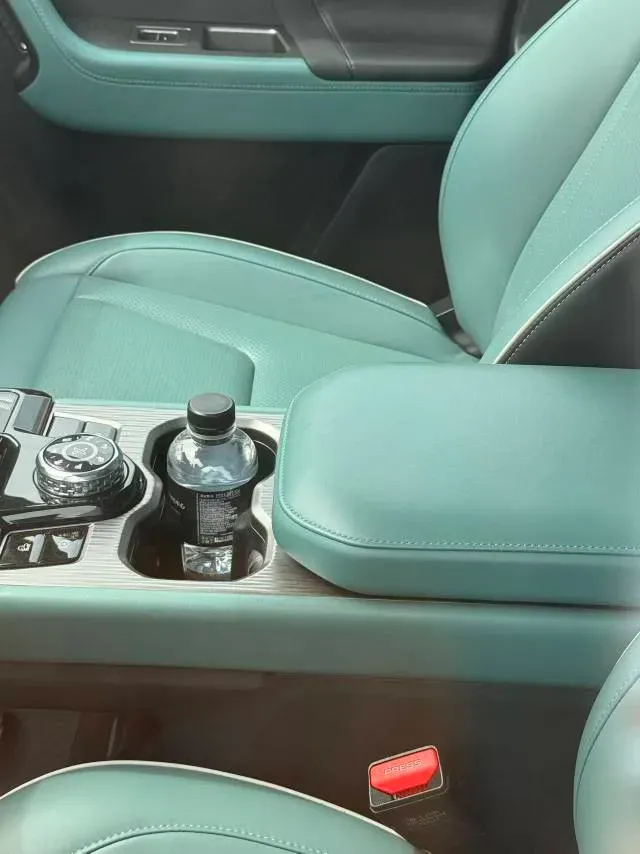 2025 Jetour Traveller 2.0T 254HP L4 7DCT,autocango,china used car exporter,china ev exporter,chinese used car exporter,chinese used ev exporter