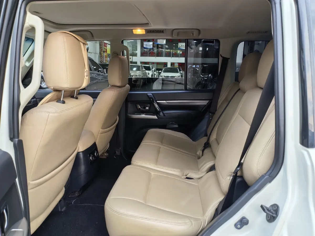 2016 Mitsubishi Pajero 3.0L 174HP V6 5AT,autocango,china used car exporter,china ev exporter,chinese used car exporter,chinese used ev exporter