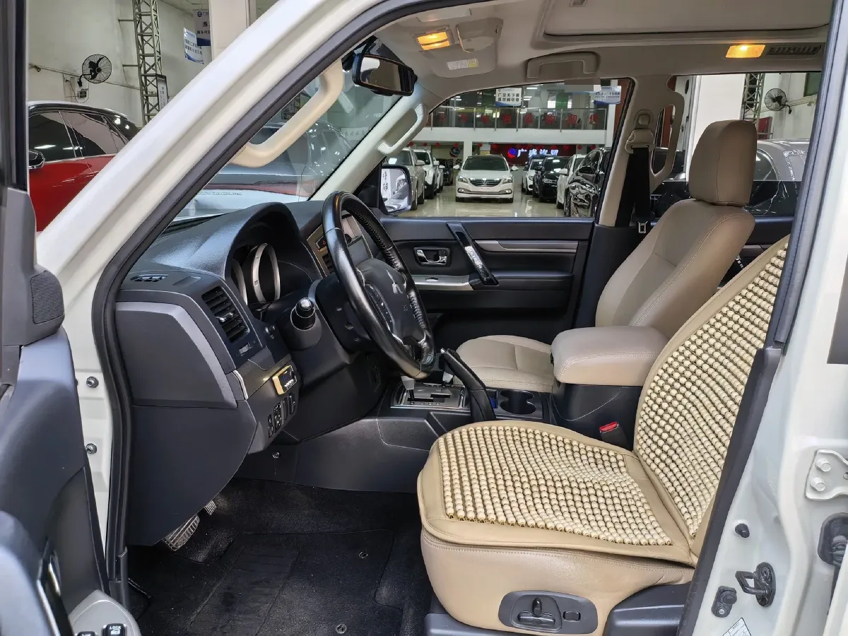 2016 Mitsubishi Pajero 3.0L 174HP V6 5AT,autocango,china used car exporter,china ev exporter,chinese used car exporter,chinese used ev exporter