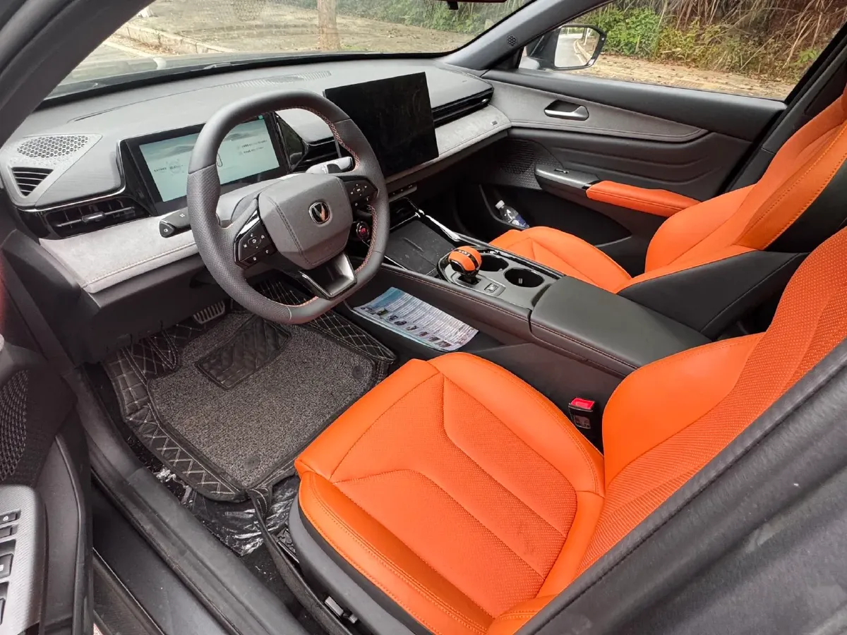 2025 ChangAn UNI-V 2.0T 245HP L4 8AT,autocango,china used car exporter,china ev exporter,chinese used car exporter,chinese used ev exporter