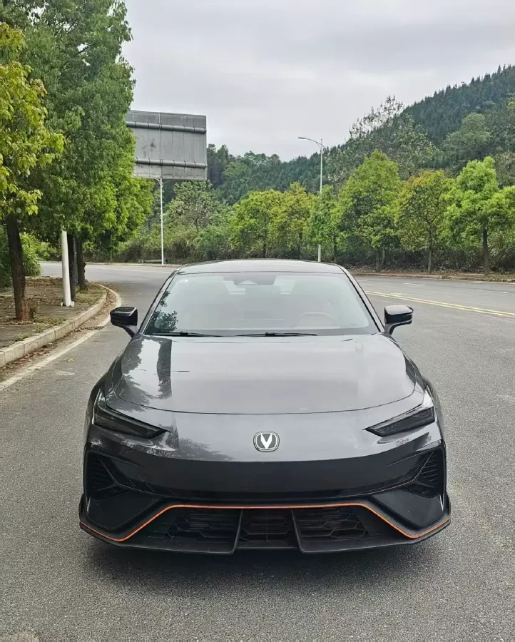 2025 ChangAn UNI-V 2.0T 245HP L4 8AT,autocango,china used car exporter,china ev exporter,chinese used car exporter,chinese used ev exporter