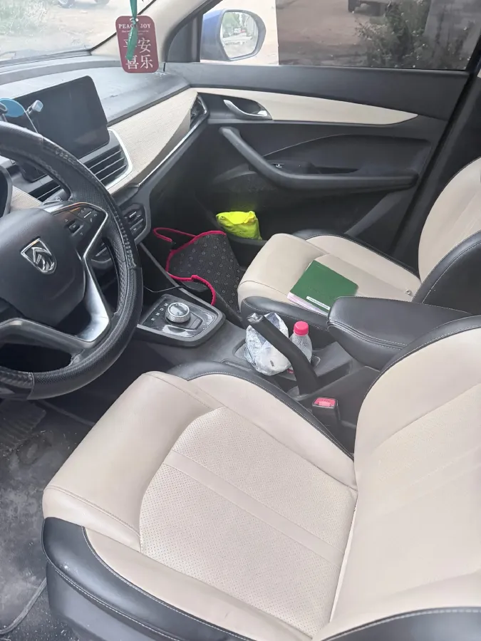 2018 BaoJun 530 1.5T 150HP L4 6MT,autocango,china used car exporter,china ev exporter,chinese used car exporter,chinese used ev exporter