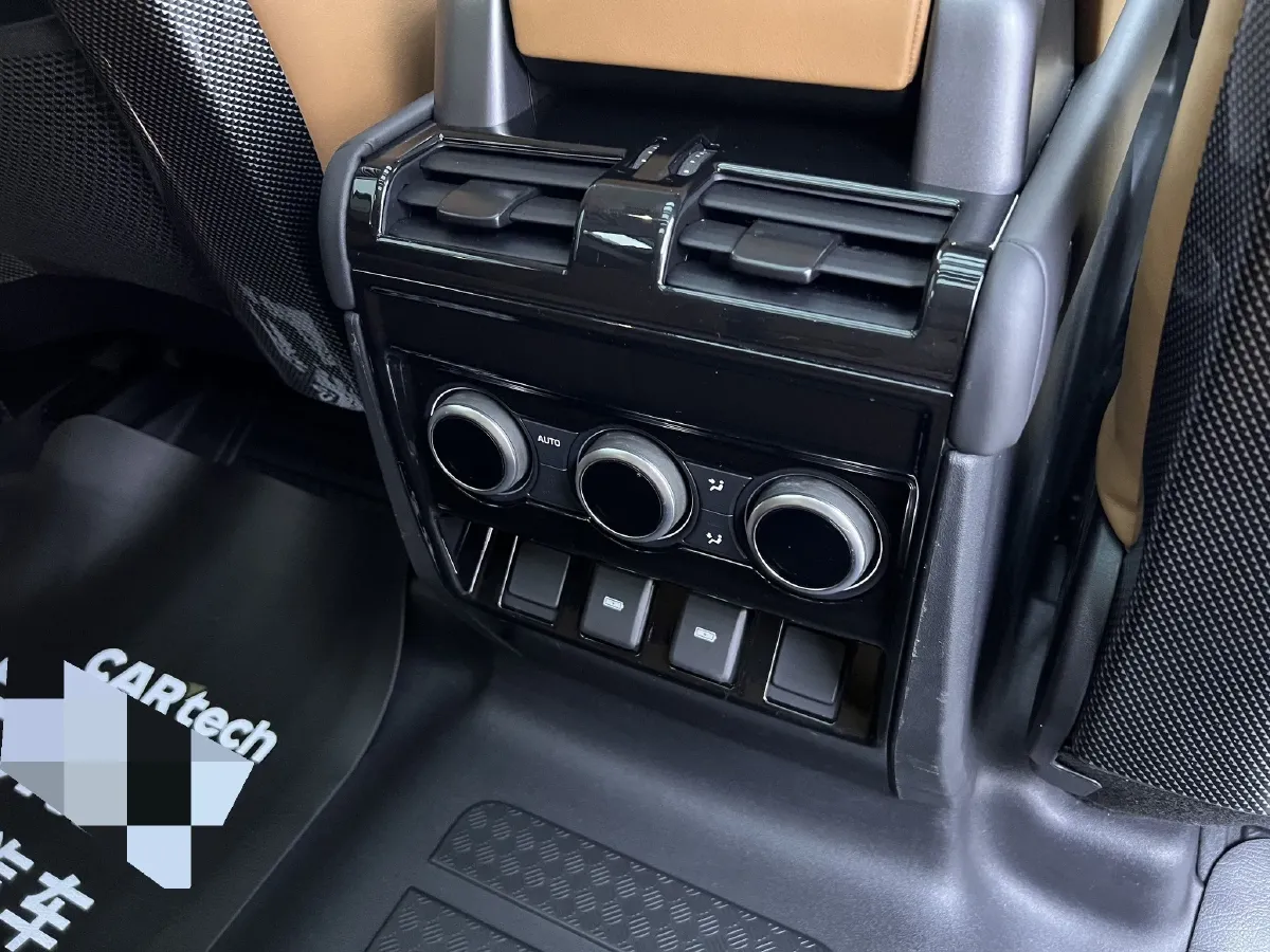 2024 Land Rover Defender 3.0T 400HP L6 8AT,autocango,china used car exporter,china ev exporter,chinese used car exporter,chinese used ev exporter