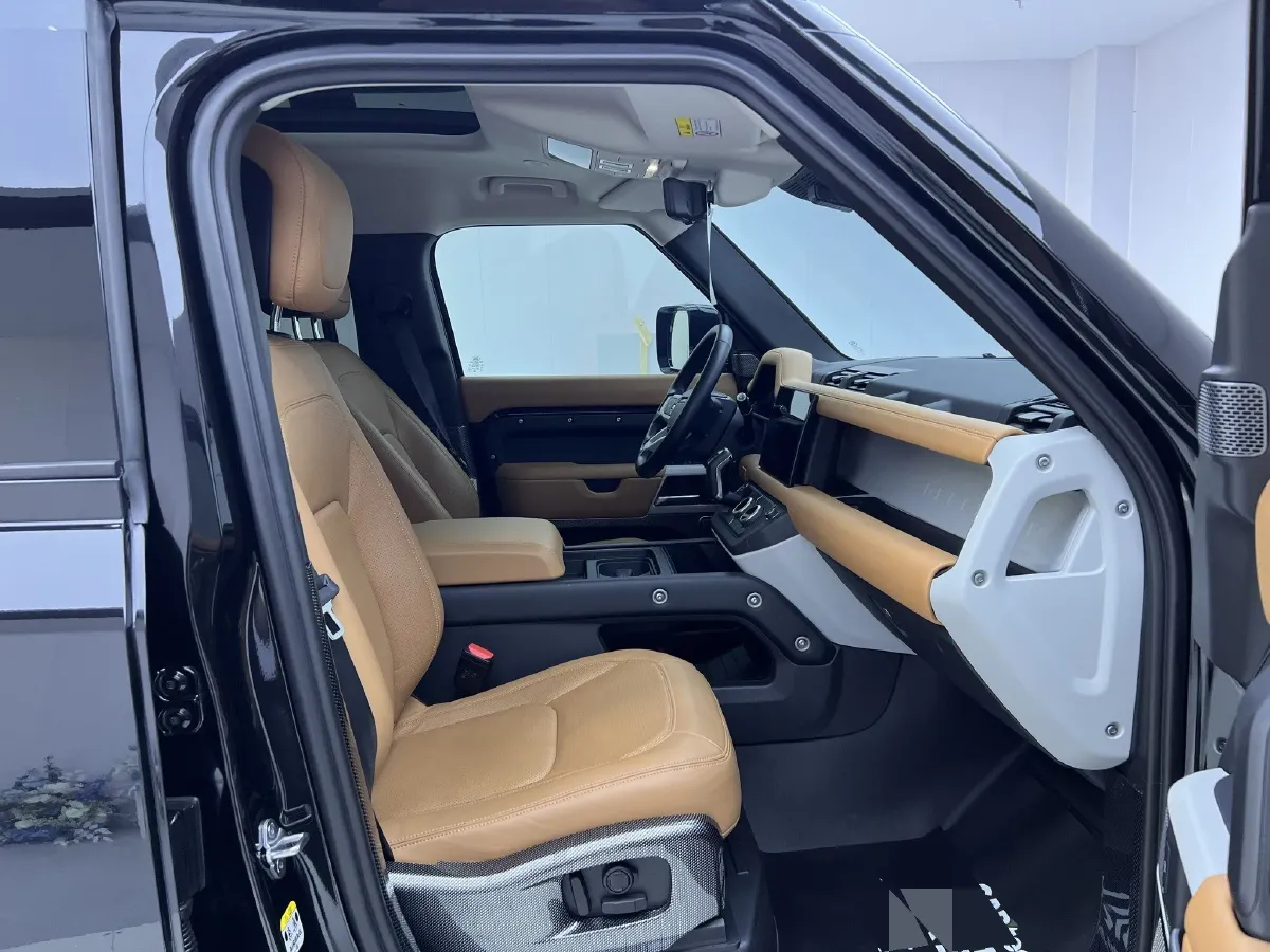 2024 Land Rover Defender 3.0T 400HP L6 8AT,autocango,china used car exporter,china ev exporter,chinese used car exporter,chinese used ev exporter