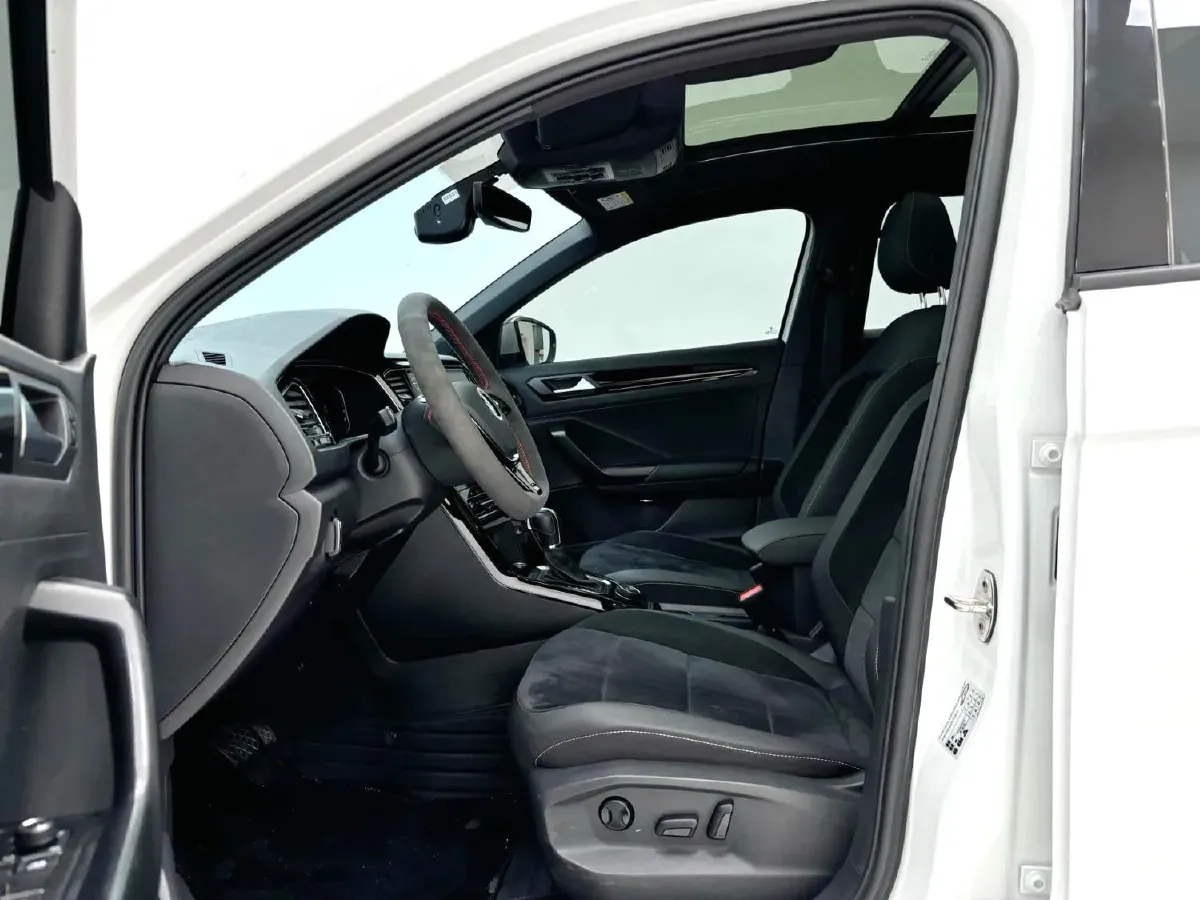 2021 Volkswagen T-Roc 1.4T 150HP L4 7DCT,autocango,china used car exporter,china ev exporter,chinese used car exporter,chinese used ev exporter