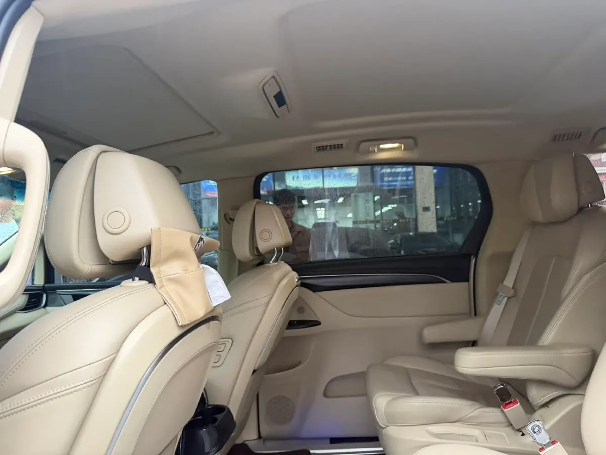 2022 Buick GL8 2.0T 237HP L4 9AT,autocango,china used car exporter,china ev exporter,chinese used car exporter,chinese used ev exporter