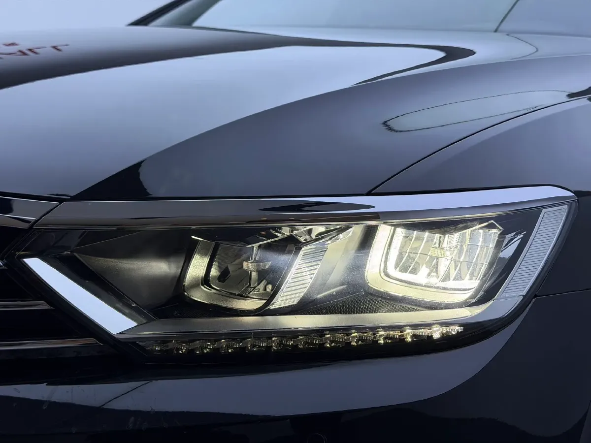 2019 Volkswagen Magotan 2.0T 186HP L4 7DCT,autocango,china used car exporter,china ev exporter,chinese used car exporter,chinese used ev exporter