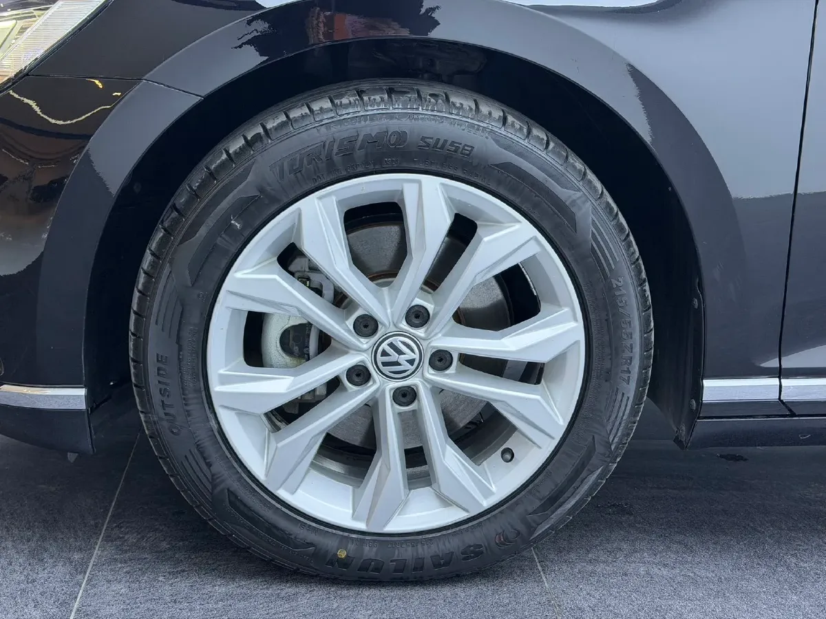 2019 Volkswagen Magotan 2.0T 186HP L4 7DCT,autocango,china used car exporter,china ev exporter,chinese used car exporter,chinese used ev exporter