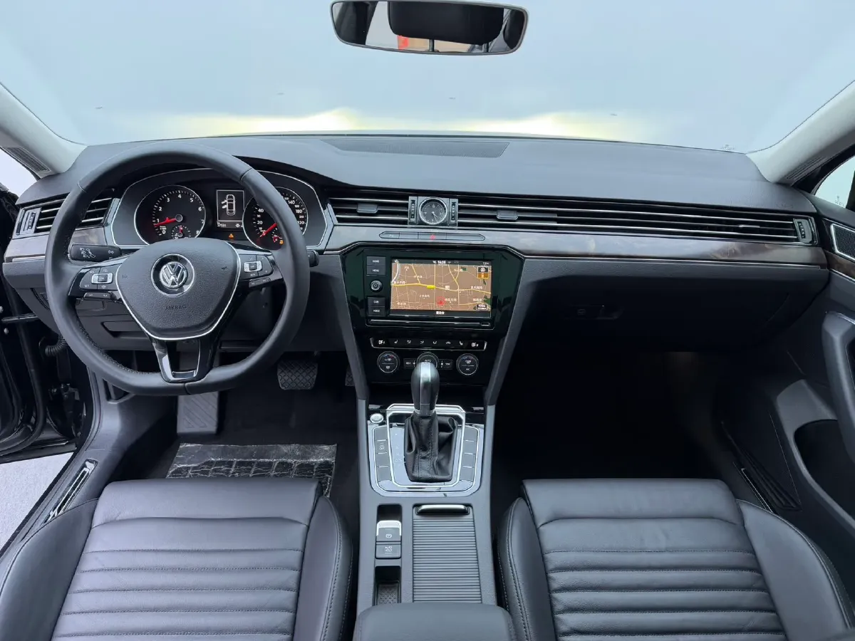 2019 Volkswagen Magotan 2.0T 186HP L4 7DCT,autocango,china used car exporter,china ev exporter,chinese used car exporter,chinese used ev exporter