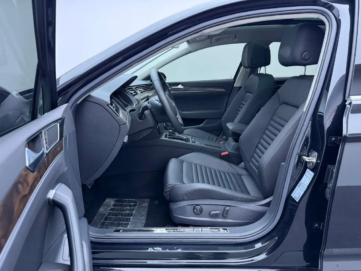 2019 Volkswagen Magotan 2.0T 186HP L4 7DCT,autocango,china used car exporter,china ev exporter,chinese used car exporter,chinese used ev exporter