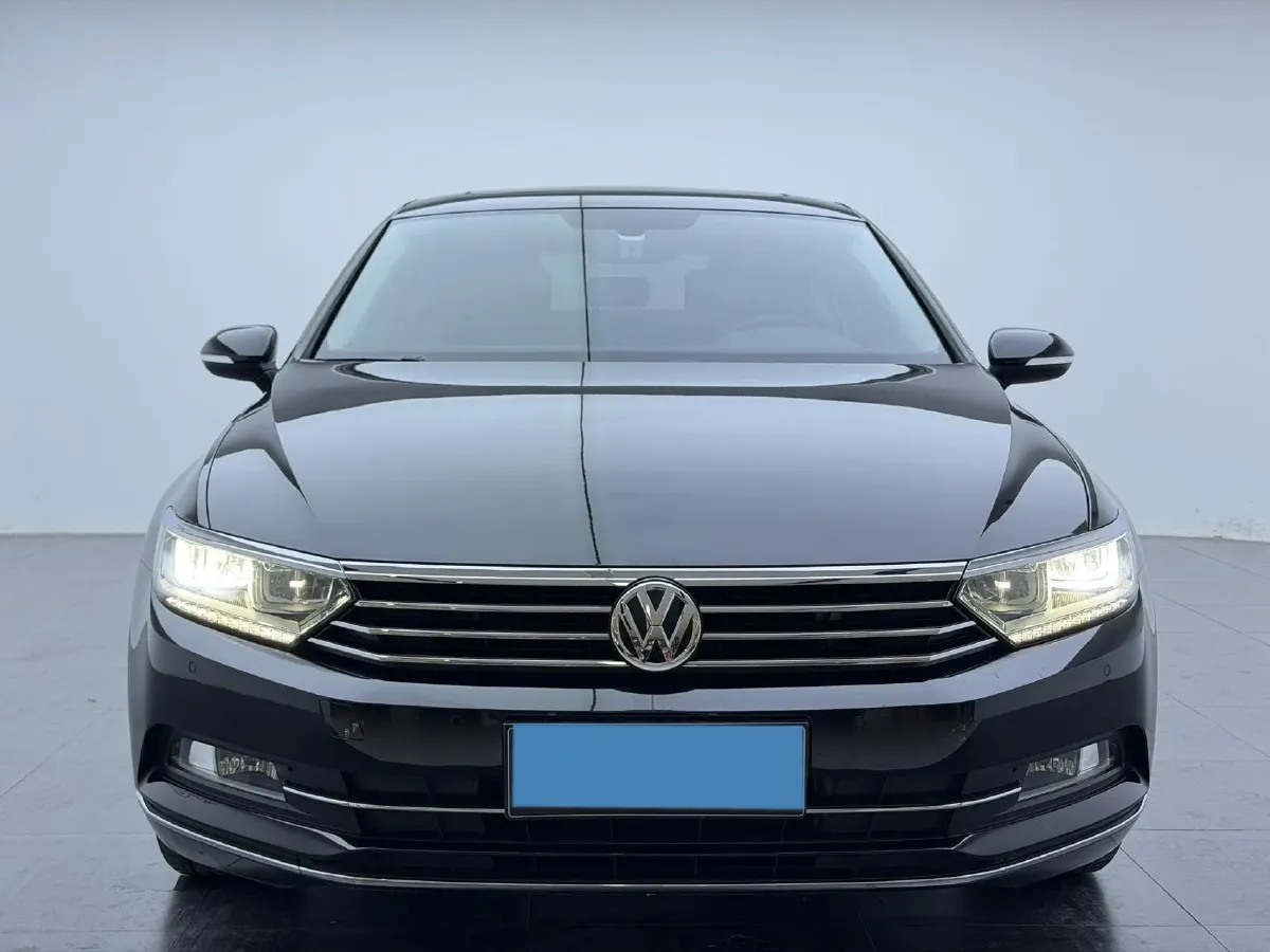 2019 Volkswagen Magotan 2.0T 186HP L4 7DCT,autocango,china used car exporter,china ev exporter,chinese used car exporter,chinese used ev exporter