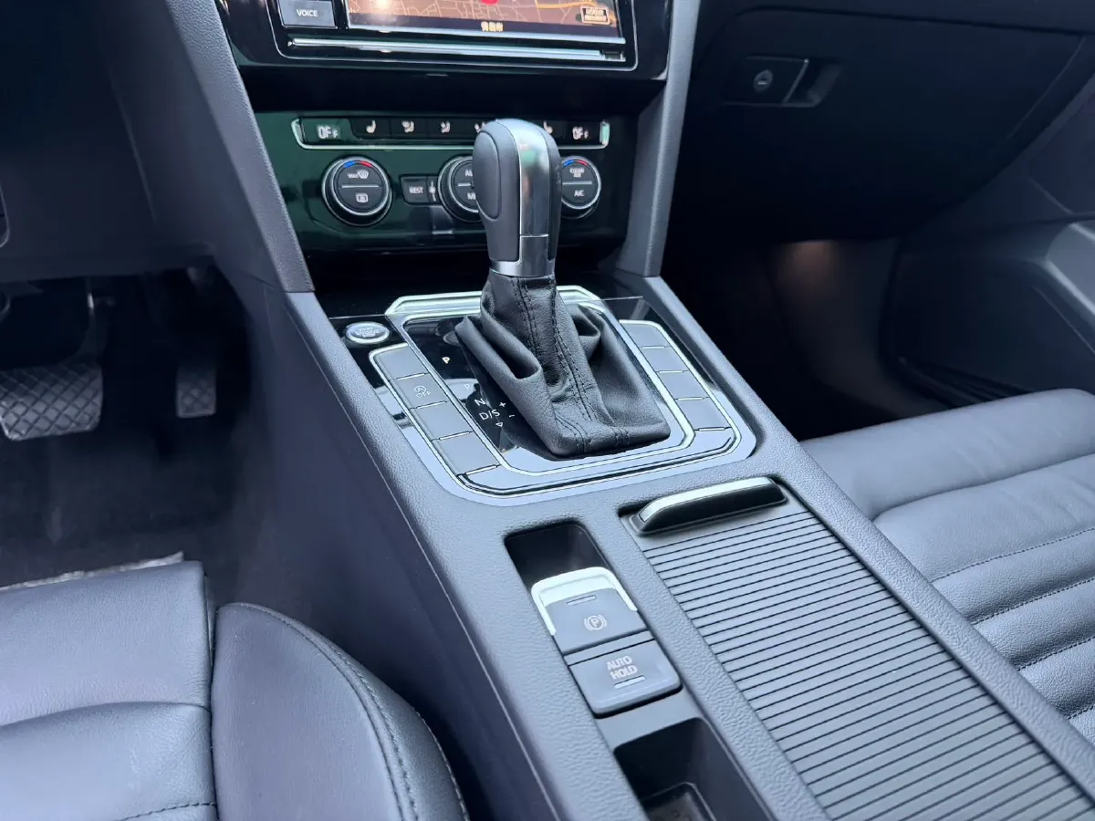 2019 Volkswagen Magotan 2.0T 186HP L4 7DCT,autocango,china used car exporter,china ev exporter,chinese used car exporter,chinese used ev exporter