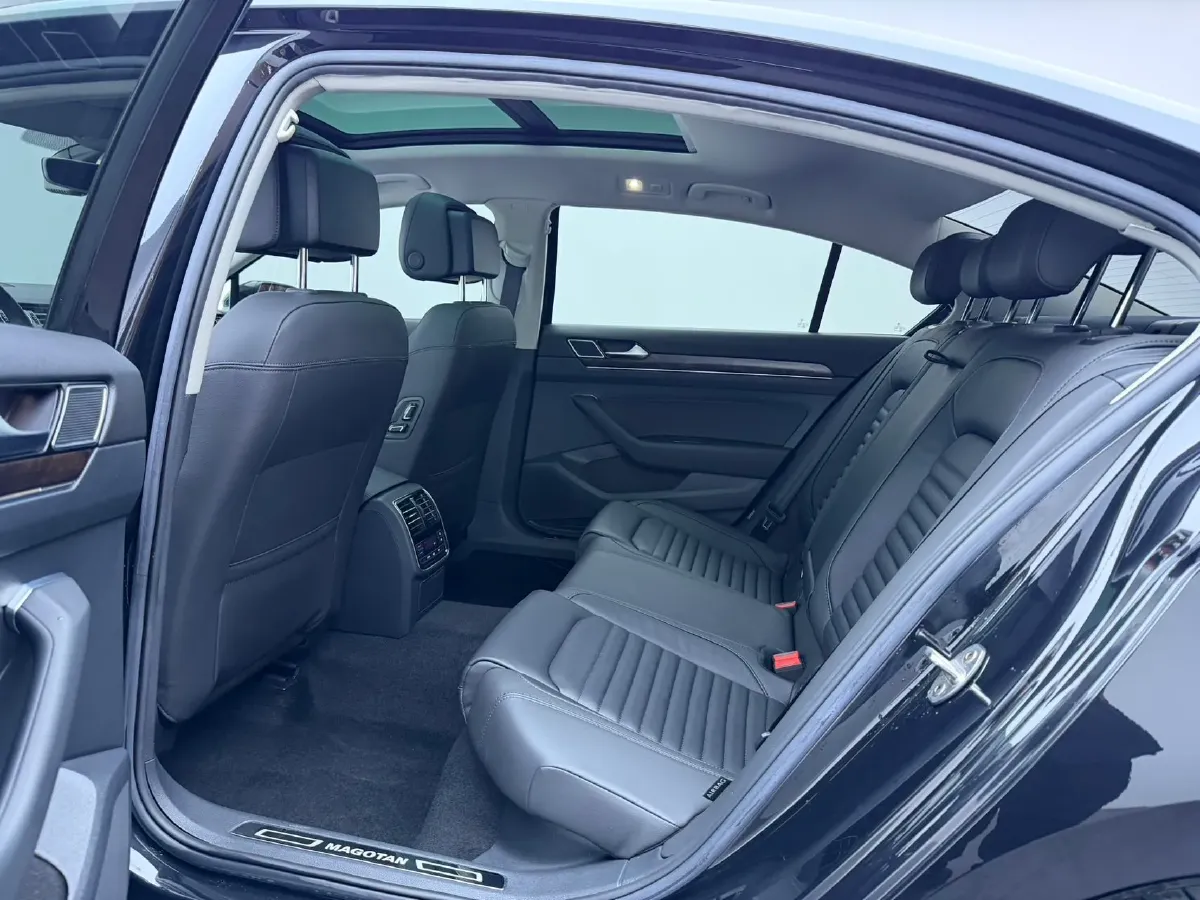 2019 Volkswagen Magotan 2.0T 186HP L4 7DCT,autocango,china used car exporter,china ev exporter,chinese used car exporter,chinese used ev exporter