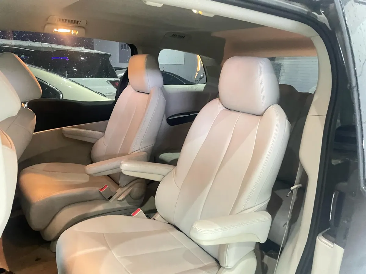 2022 Buick GL8 2.0T 237HP L4 9AT,autocango,china used car exporter,china ev exporter,chinese used car exporter,chinese used ev exporter