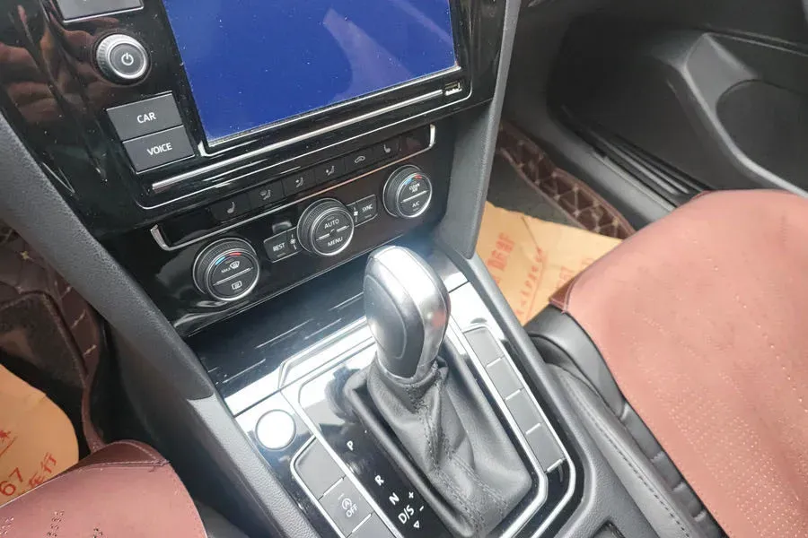 2019 Volkswagen Magotan 2.0T 186HP L4 7DCT,autocango,china used car exporter,china ev exporter,chinese used car exporter,chinese used ev exporter