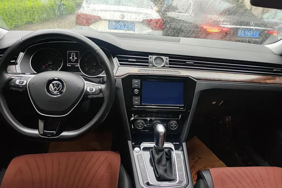 2019 Volkswagen Magotan 2.0T 186HP L4 7DCT,autocango,china used car exporter,china ev exporter,chinese used car exporter,chinese used ev exporter