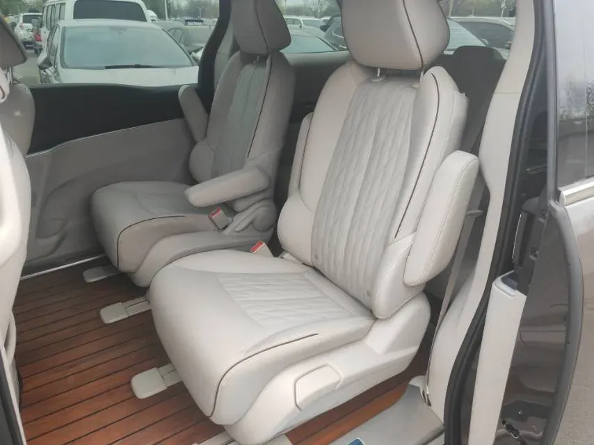 2021 Buick GL8 2.0T 237HP L4 9AT,autocango,china used car exporter,china ev exporter,chinese used car exporter,chinese used ev exporter
