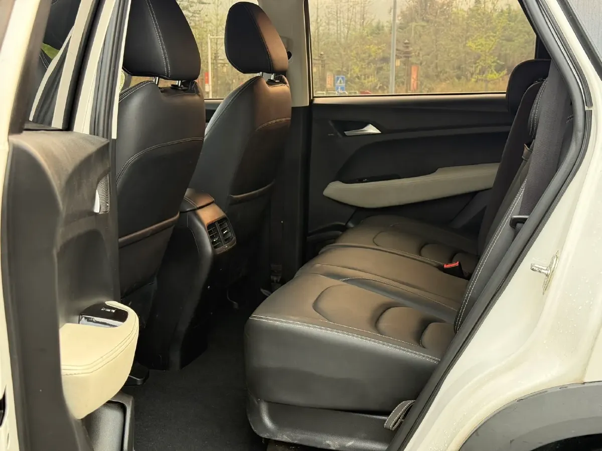 2019 BaoJun 530 1.5T 151HP L4 CVT,autocango,china used car exporter,china ev exporter,chinese used car exporter,chinese used ev exporter