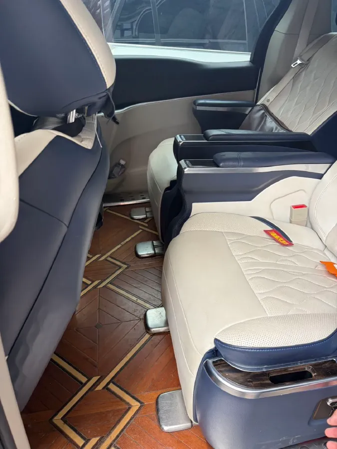 2021 Buick GL8 2.0T 237HP L4 9AT,autocango,china used car exporter,china ev exporter,chinese used car exporter,chinese used ev exporter