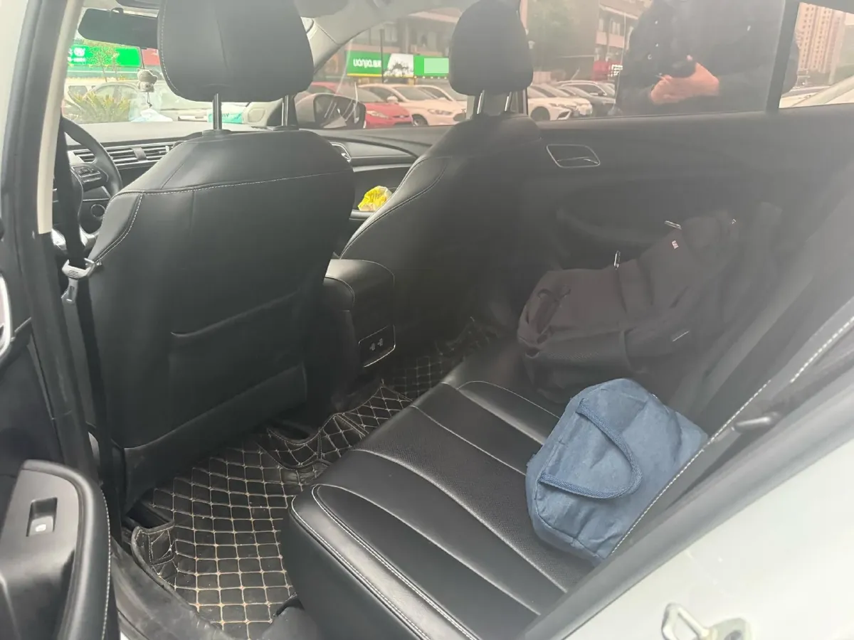 2020 Roewe i5 1.5L 120HP L4 CVT,autocango,china used car exporter,china ev exporter,chinese used car exporter,chinese used ev exporter