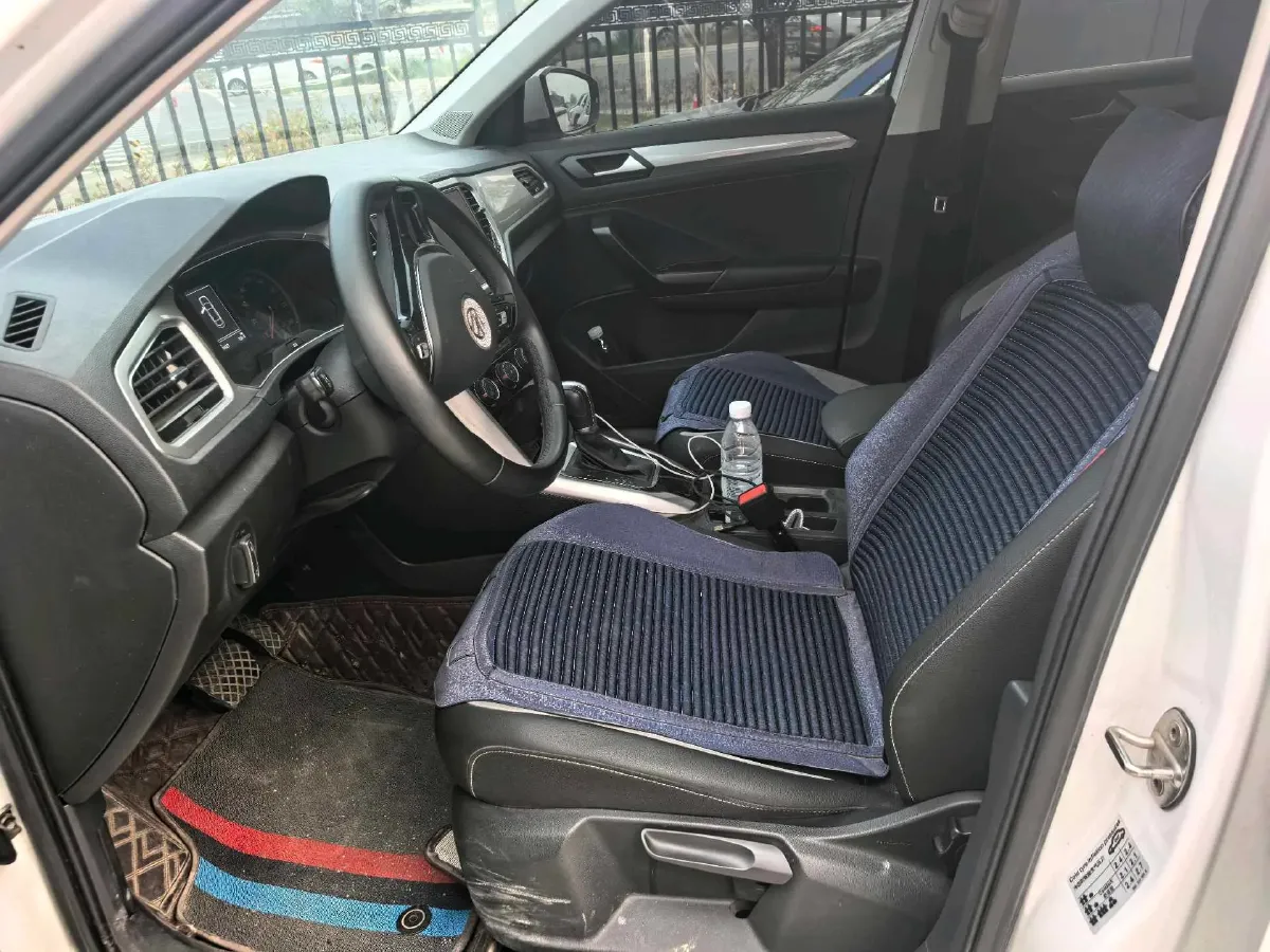 2022 Volkswagen T-Roc 1.4T 150HP L4 7DCT,autocango,china used car exporter,china ev exporter,chinese used car exporter,chinese used ev exporter