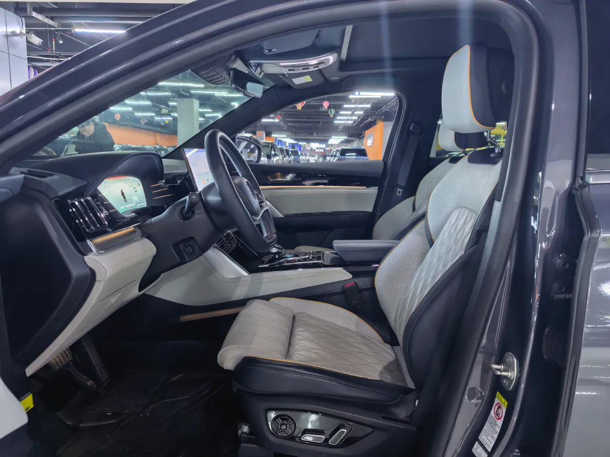 2022 Jeep Grand Commander 2.0T 265HP L4 9AT,autocango,china used car exporter,china ev exporter,chinese used car exporter,chinese used ev exporter