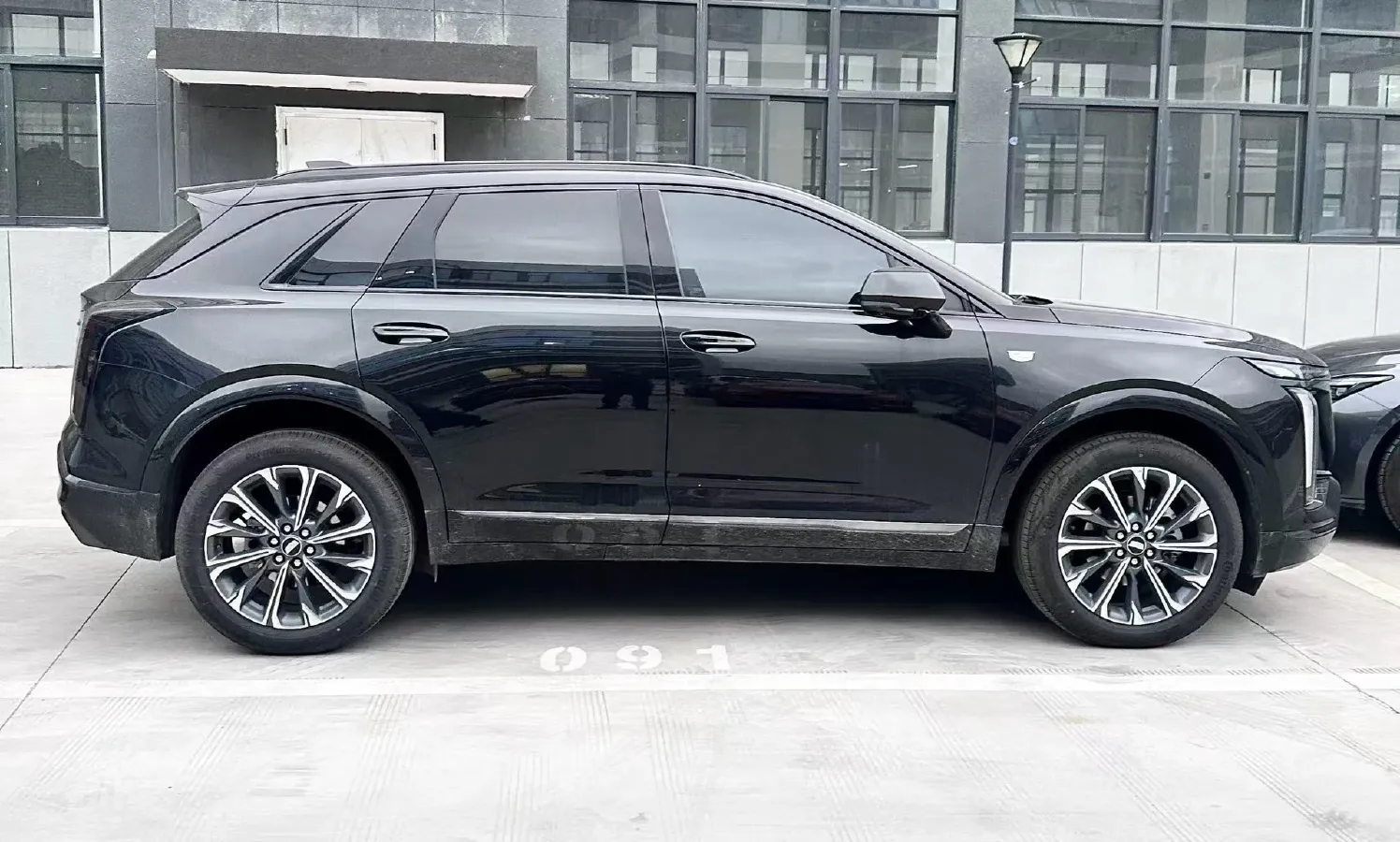 2025 Cadillac XT5 2.0T 237HP L4 9AT,autocango,china used car exporter,china ev exporter,chinese used car exporter,chinese used ev exporter