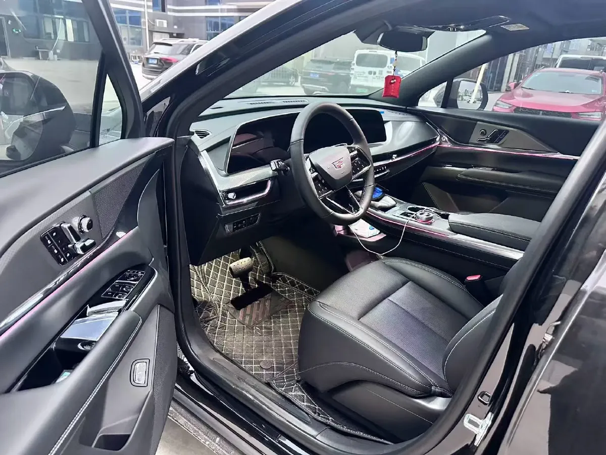 2025 Cadillac XT5 2.0T 237HP L4 9AT,autocango,china used car exporter,china ev exporter,chinese used car exporter,chinese used ev exporter